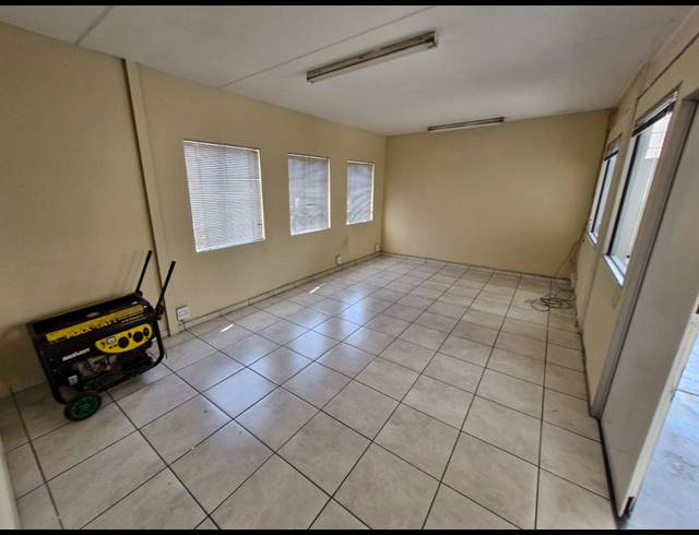 239M² WAREHOUSE TO LET IN JET PARK